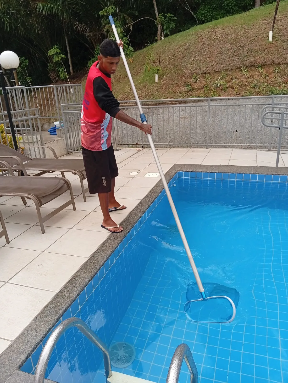 Piscina com guardião certificado