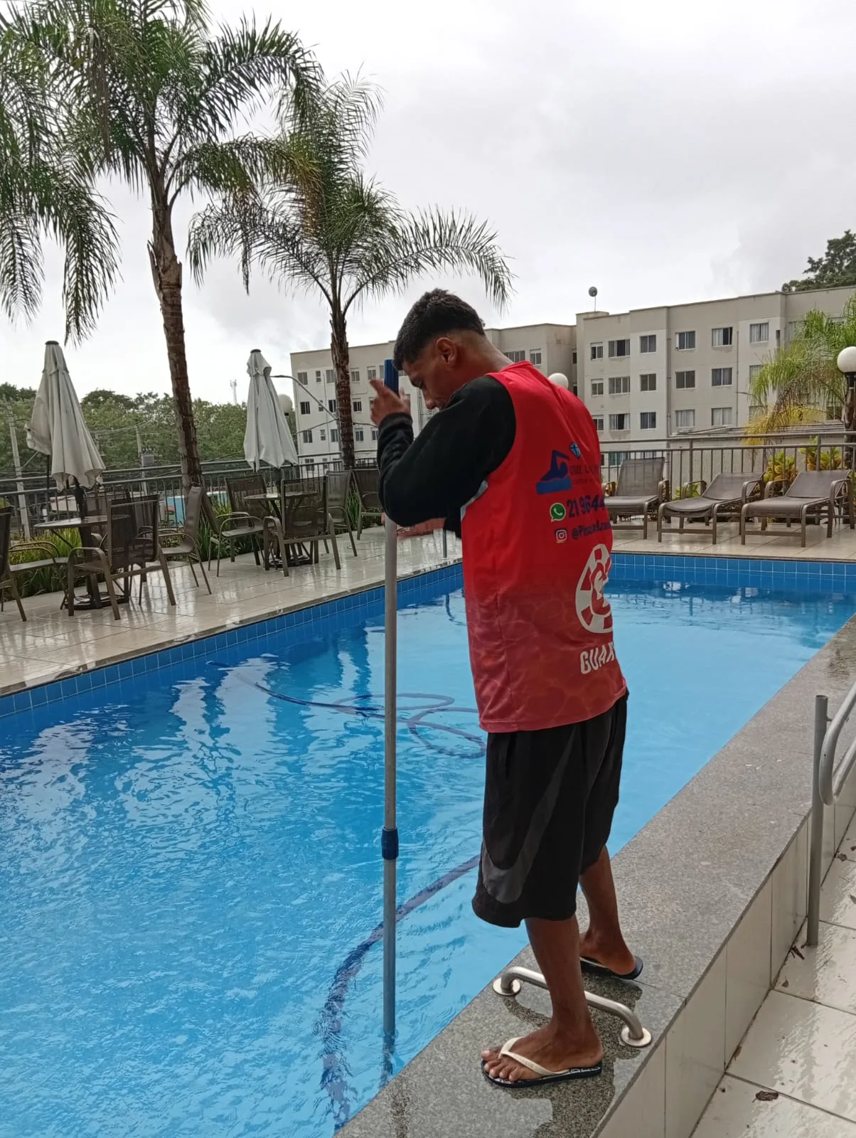 Segurança em piscina de condomínio